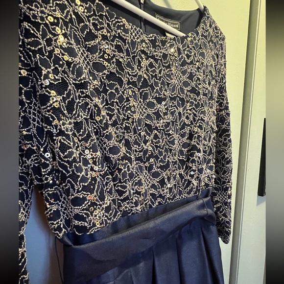 Jessica Howard Missy Formal Dress with pockets, Navy and Soft Gold, size 8 - Picture 3 of 6